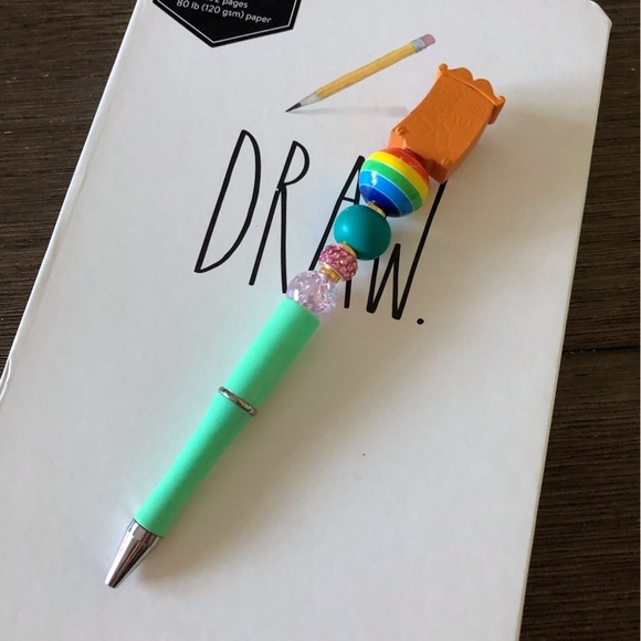 Disney Doorables: Alice in Wonderland: Doorknob handmade beaded pen - Picture 3 of 3